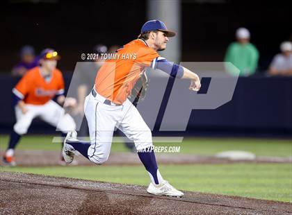 Thumbnail 1 in Hallsville vs. Wakeland (UIL 5A Region Final) photogallery.