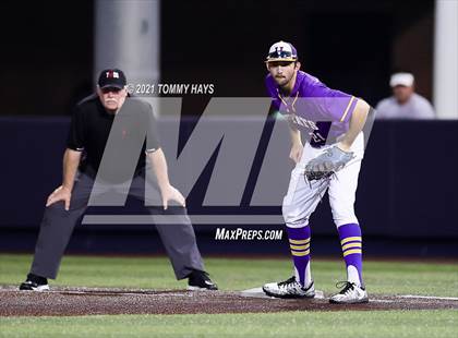 Thumbnail 3 in Hallsville vs. Wakeland (UIL 5A Region Final) photogallery.