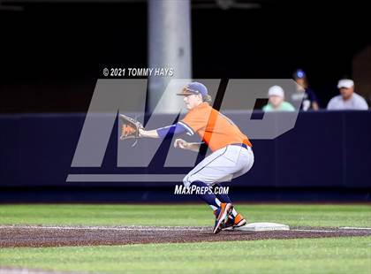 Thumbnail 3 in Hallsville vs. Wakeland (UIL 5A Region Final) photogallery.