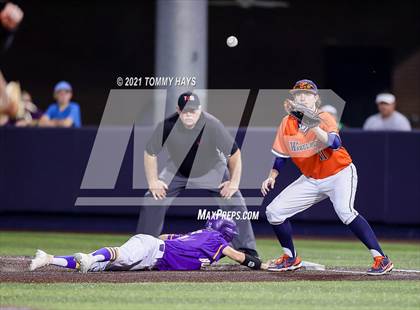 Thumbnail 1 in Hallsville vs. Wakeland (UIL 5A Region Final) photogallery.