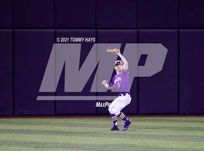 Thumbnail 1 in Hallsville vs. Wakeland (UIL 5A Region Final) photogallery.