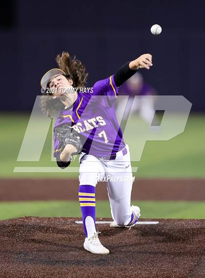 Thumbnail 1 in Hallsville vs. Wakeland (UIL 5A Region Final) photogallery.