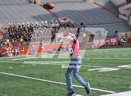 Thumbnail 1 in Westlake v Vandergrift (UIL 6A DII Region 4 Championship) photogallery.