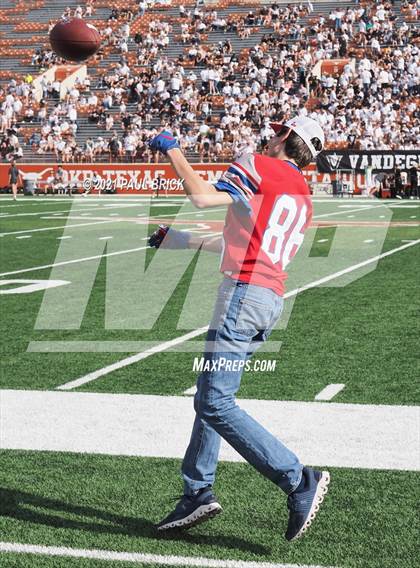 Thumbnail 1 in Westlake v Vandergrift (UIL 6A DII Region 4 Championship) photogallery.