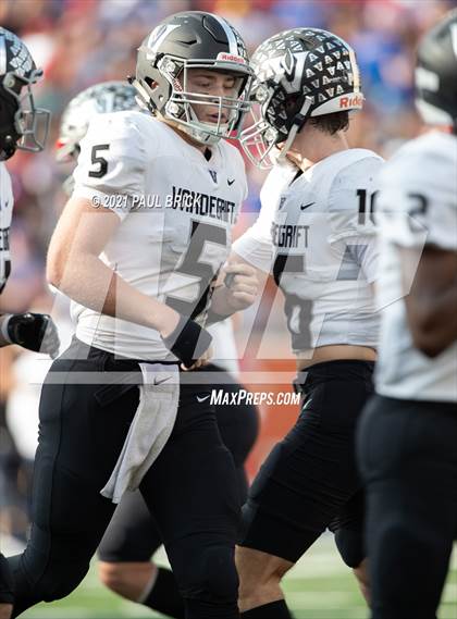 Thumbnail 2 in Westlake v Vandergrift (UIL 6A DII Region 4 Championship) photogallery.