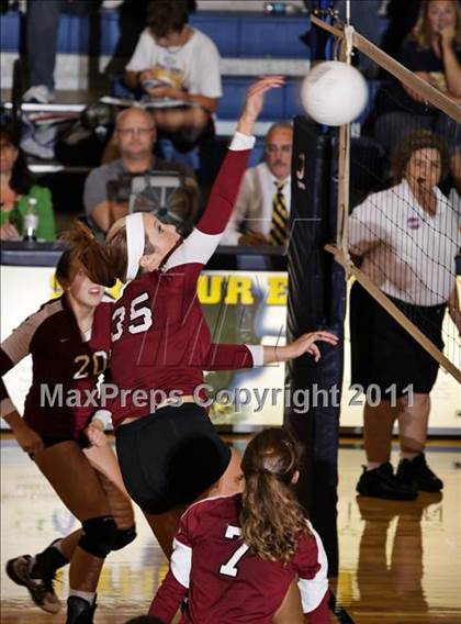 Thumbnail 3 in Morristown-Hamblen West vs Seymour photogallery.