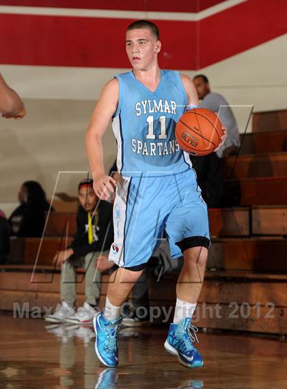 Thumbnail 1 in Leuzinger vs. Sylmar (Rose City Roundball Classic) photogallery.