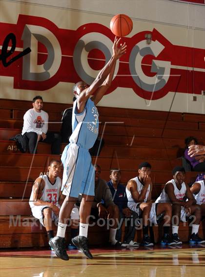 Thumbnail 2 in Leuzinger vs. Sylmar (Rose City Roundball Classic) photogallery.