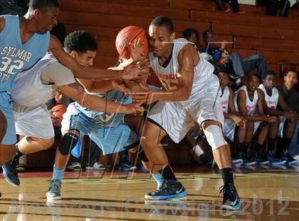 Thumbnail 2 in Leuzinger vs. Sylmar (Rose City Roundball Classic) photogallery.