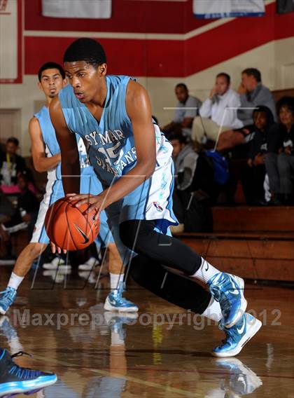 Thumbnail 3 in Leuzinger vs. Sylmar (Rose City Roundball Classic) photogallery.