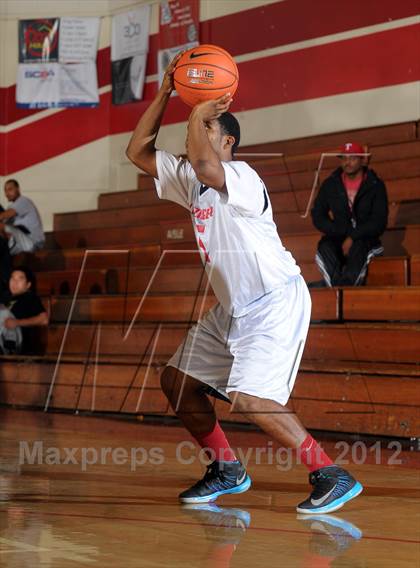 Thumbnail 1 in Leuzinger vs. Sylmar (Rose City Roundball Classic) photogallery.