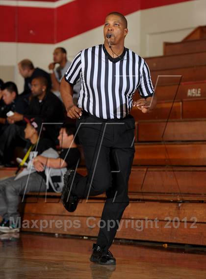 Thumbnail 2 in Leuzinger vs. Sylmar (Rose City Roundball Classic) photogallery.