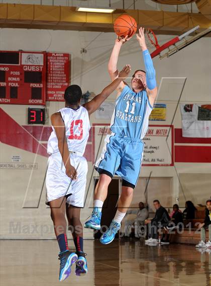 Thumbnail 2 in Leuzinger vs. Sylmar (Rose City Roundball Classic) photogallery.