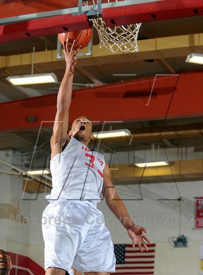 Thumbnail 3 in Leuzinger vs. Sylmar (Rose City Roundball Classic) photogallery.