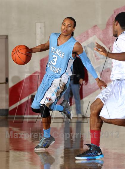 Thumbnail 2 in Leuzinger vs. Sylmar (Rose City Roundball Classic) photogallery.