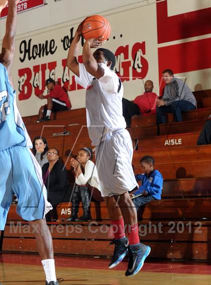 Thumbnail 3 in Leuzinger vs. Sylmar (Rose City Roundball Classic) photogallery.