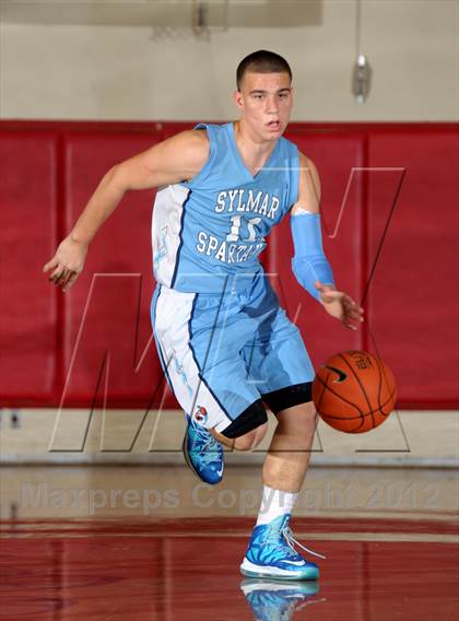 Thumbnail 2 in Leuzinger vs. Sylmar (Rose City Roundball Classic) photogallery.