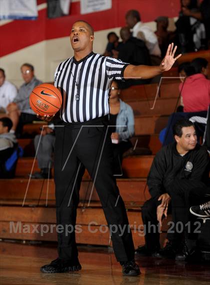 Thumbnail 2 in Leuzinger vs. Sylmar (Rose City Roundball Classic) photogallery.