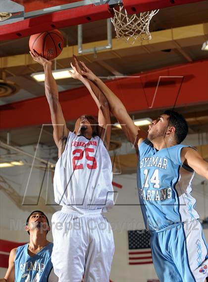 Thumbnail 2 in Leuzinger vs. Sylmar (Rose City Roundball Classic) photogallery.
