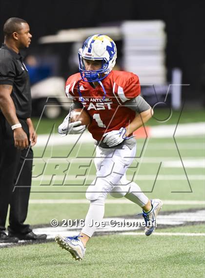 Thumbnail 3 in San Antonio All-Star Game (Alamodome) photogallery.