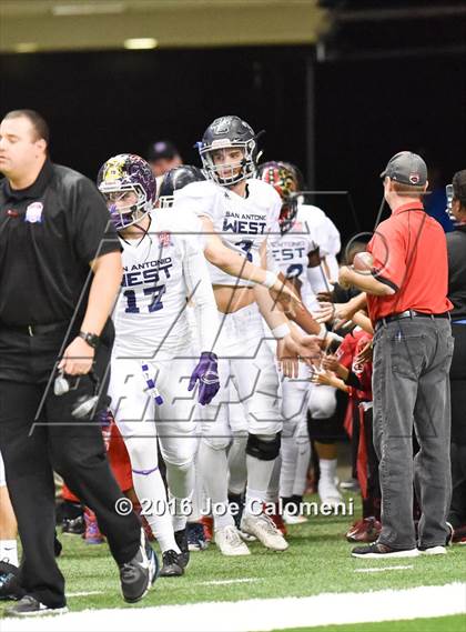 Thumbnail 3 in San Antonio All-Star Game (Alamodome) photogallery.