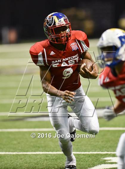 Thumbnail 1 in San Antonio All-Star Game (Alamodome) photogallery.