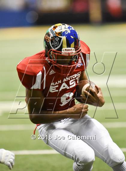 Thumbnail 2 in San Antonio All-Star Game (Alamodome) photogallery.