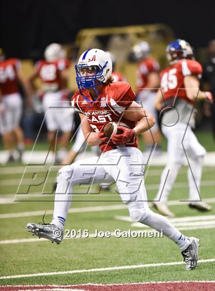 Thumbnail 2 in San Antonio All-Star Game (Alamodome) photogallery.