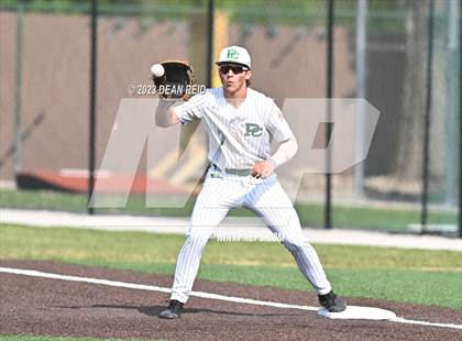 Thumbnail 2 in Blue Island Eisenhower vs Providence Catholic (IHSA 4A Regional Semifinal) photogallery.