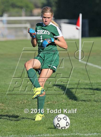 Thumbnail 2 in Glastonbury vs. South Windsor photogallery.