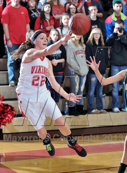 Thumbnail 1 in Colby vs. Colfax (WIAA D4 Sectional Final) photogallery.