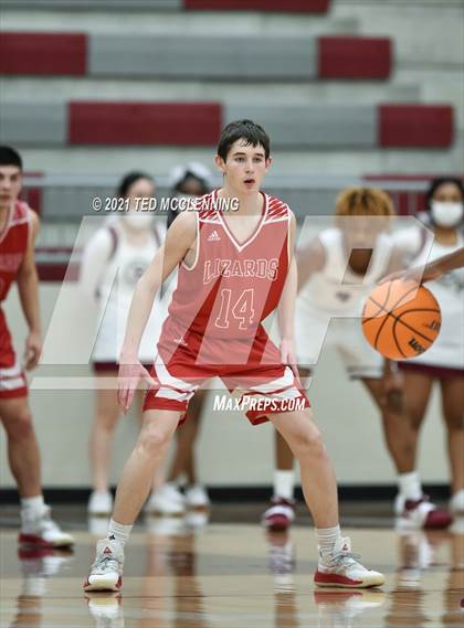 Thumbnail 2 in Blytheville vs. Dardanelle (AAA 4A State Round One) photogallery.