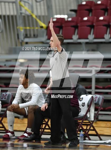 Thumbnail 3 in Blytheville vs. Dardanelle (AAA 4A State Round One) photogallery.