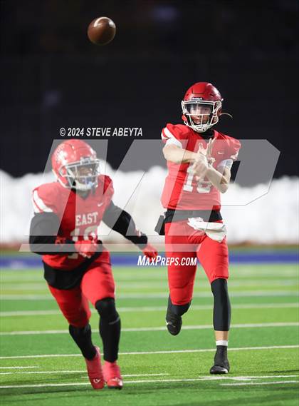 Thumbnail 1 in Denver East vs. Grandview (CHSAA 5A First Round) photogallery.