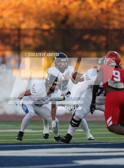 Thumbnail 2 in Denver East vs. Grandview (CHSAA 5A First Round) photogallery.