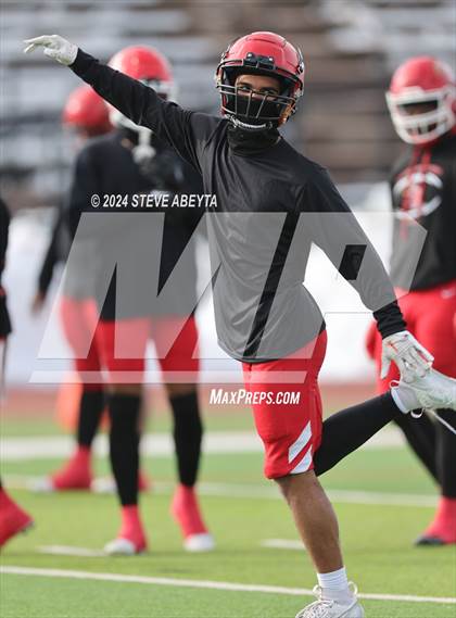 Thumbnail 3 in Denver East vs. Grandview (CHSAA 5A First Round) photogallery.