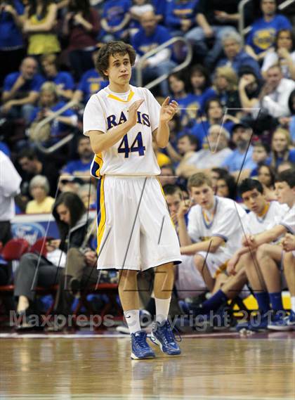 Thumbnail 3 in Vaux vs. Johnsonburg (PIAA Class A Final) photogallery.