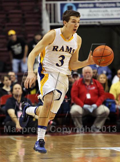 Thumbnail 3 in Vaux vs. Johnsonburg (PIAA Class A Final) photogallery.