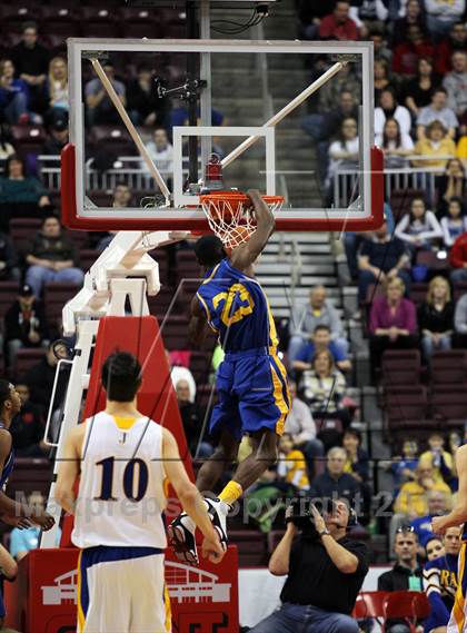 Thumbnail 3 in Vaux vs. Johnsonburg (PIAA Class A Final) photogallery.