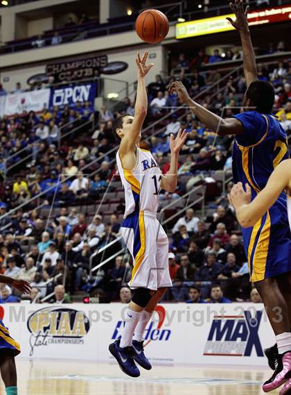 Thumbnail 3 in Vaux vs. Johnsonburg (PIAA Class A Final) photogallery.