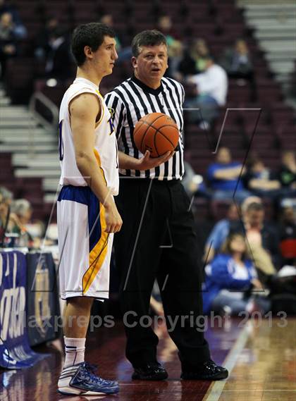 Thumbnail 3 in Vaux vs. Johnsonburg (PIAA Class A Final) photogallery.