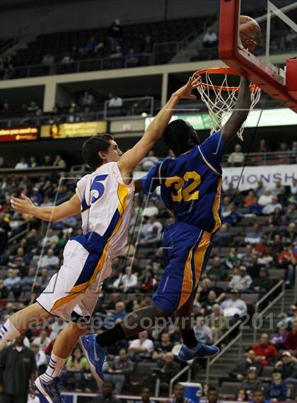 Thumbnail 3 in Vaux vs. Johnsonburg (PIAA Class A Final) photogallery.