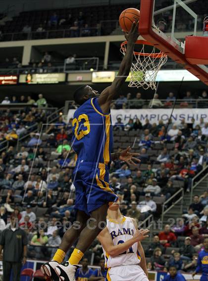 Thumbnail 2 in Vaux vs. Johnsonburg (PIAA Class A Final) photogallery.