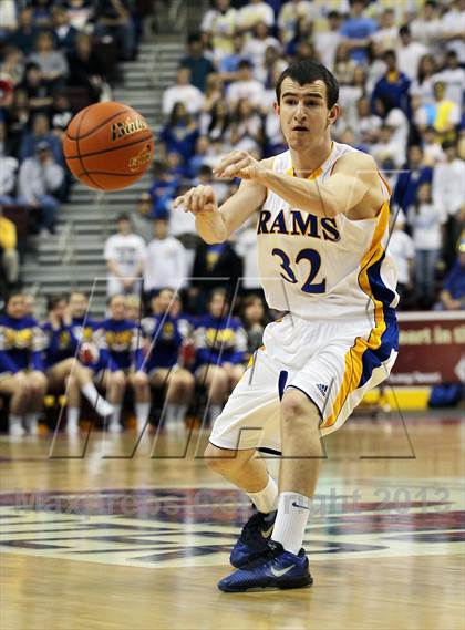 Thumbnail 1 in Vaux vs. Johnsonburg (PIAA Class A Final) photogallery.