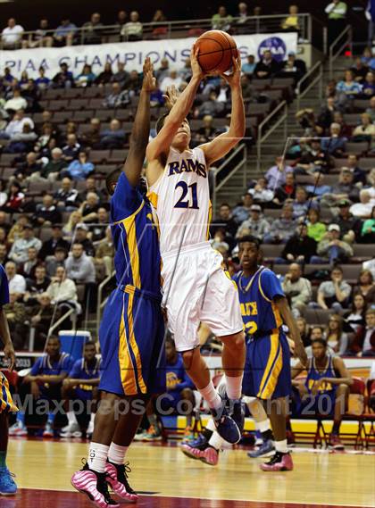 Thumbnail 1 in Vaux vs. Johnsonburg (PIAA Class A Final) photogallery.