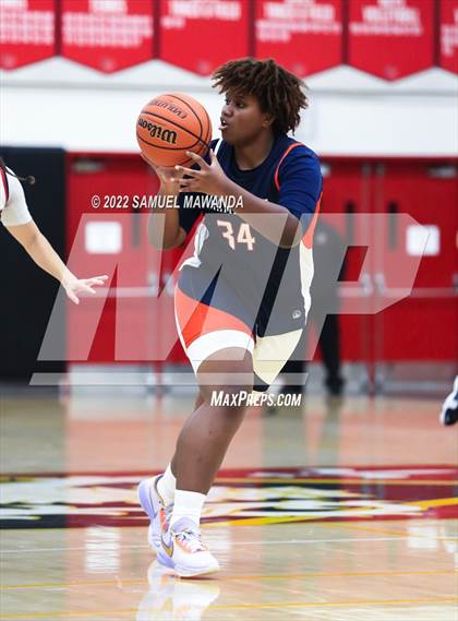 Thumbnail 3 in Brentwood School vs  Chaminade (Harvard-Westlake Invitational Classic) photogallery.