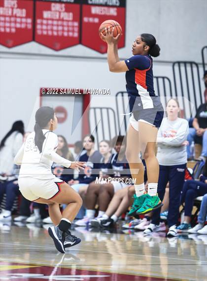 Thumbnail 2 in Brentwood School vs  Chaminade (Harvard-Westlake Invitational Classic) photogallery.