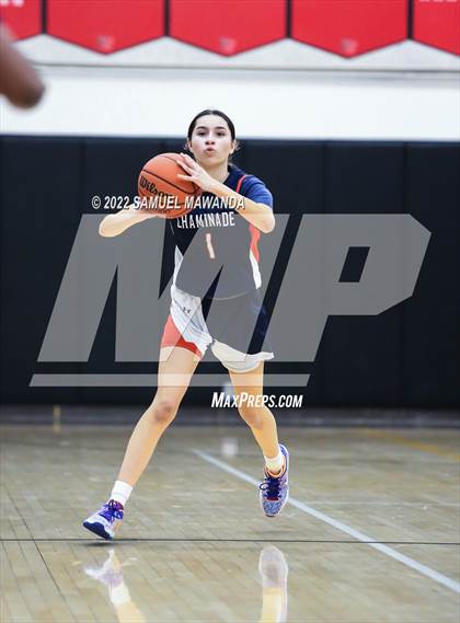 Thumbnail 2 in Brentwood School vs  Chaminade (Harvard-Westlake Invitational Classic) photogallery.
