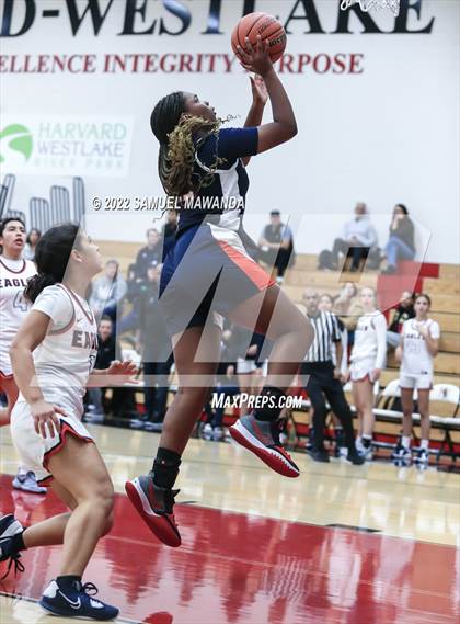 Thumbnail 1 in Brentwood School vs  Chaminade (Harvard-Westlake Invitational Classic) photogallery.