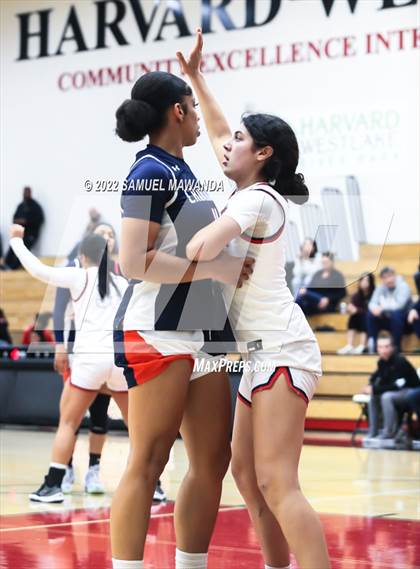 Thumbnail 3 in Brentwood School vs  Chaminade (Harvard-Westlake Invitational Classic) photogallery.